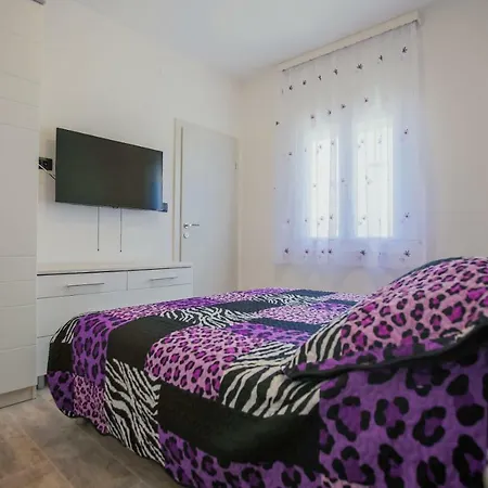 Brugi Apartamento *